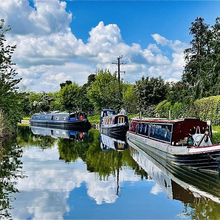 Boutique Boat Stays Contemporary Barge Bath Exterior foto